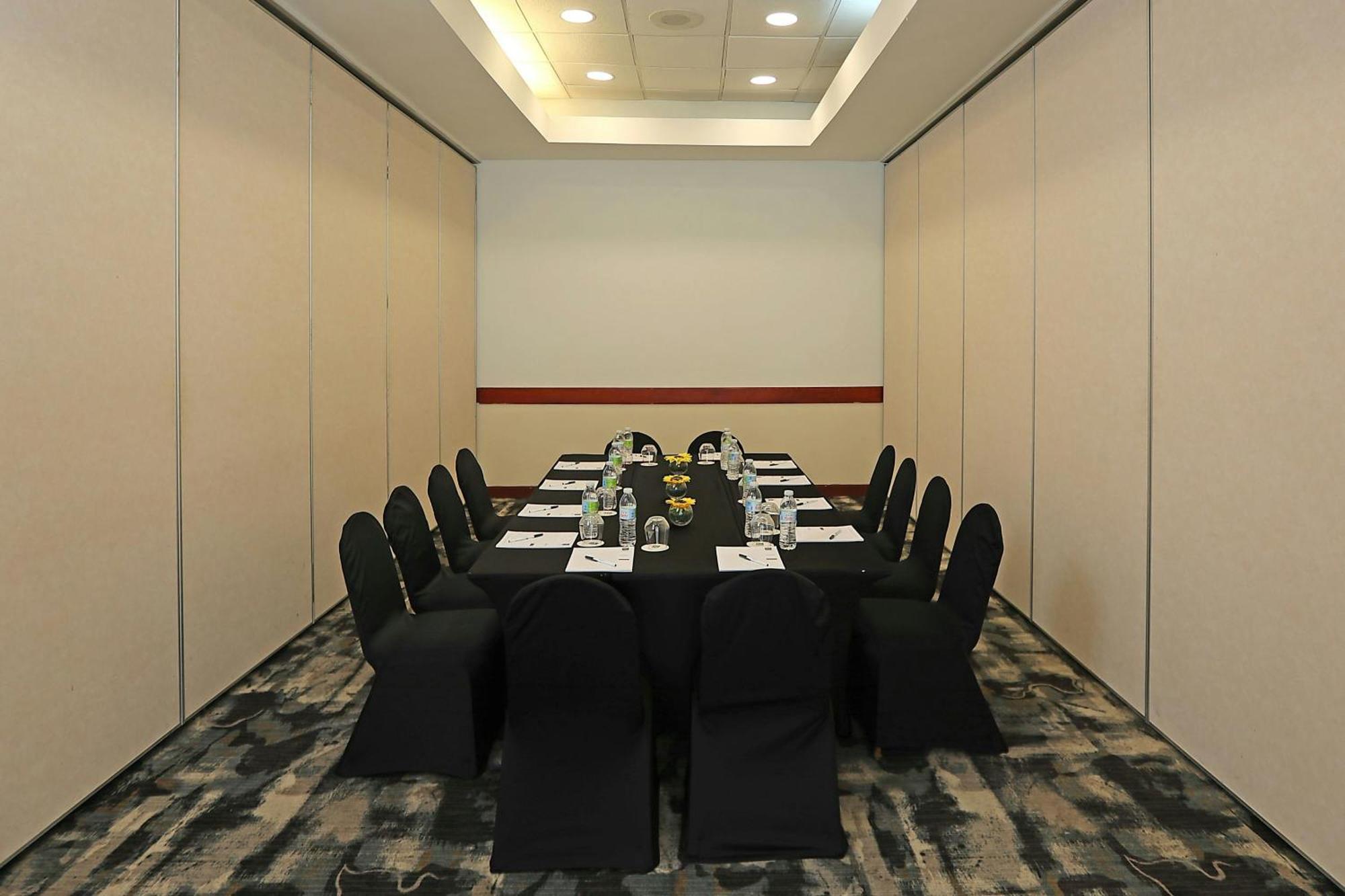 Four Points By Sheraton Santo Domingo Exterior photo