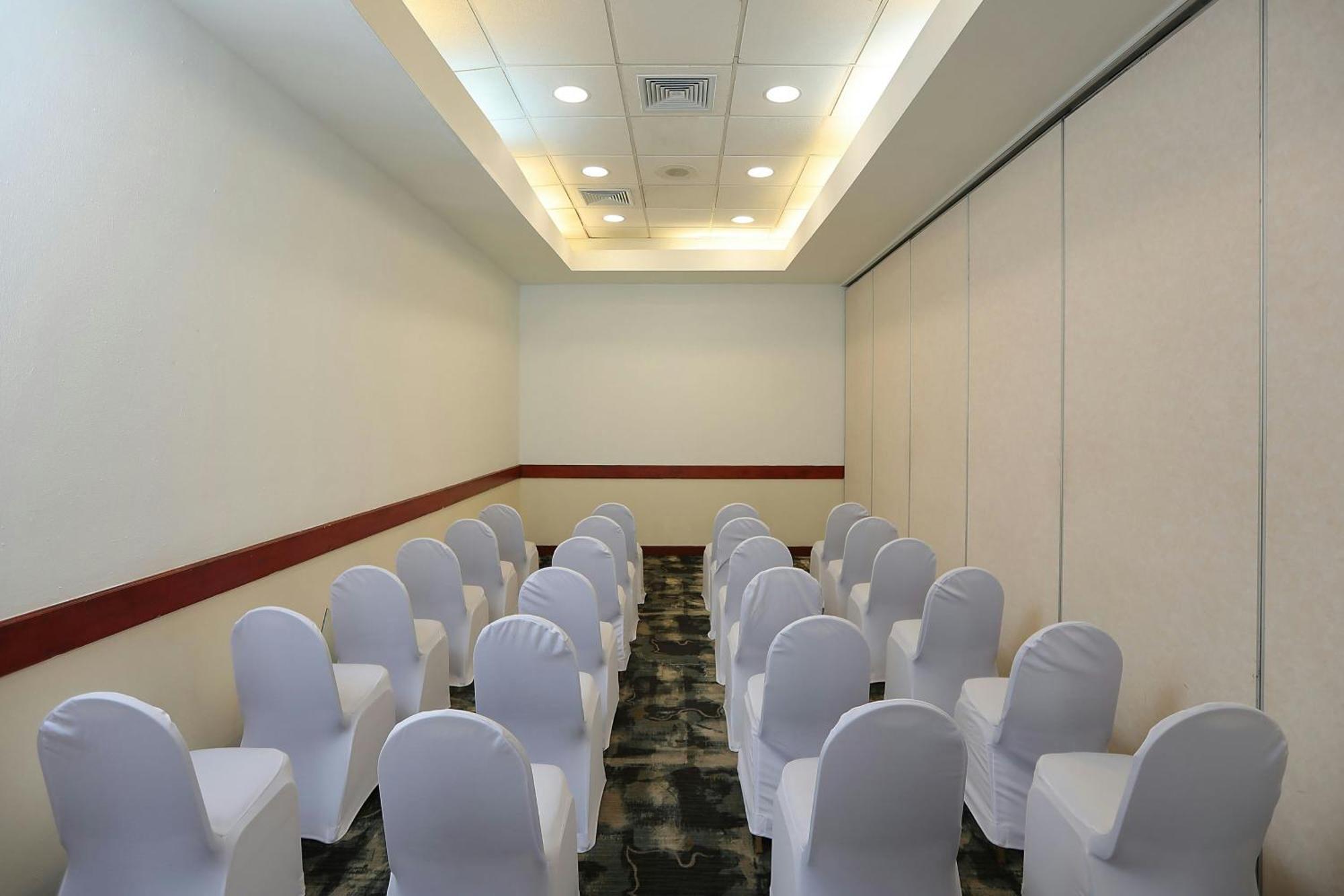 Four Points By Sheraton Santo Domingo Exterior photo