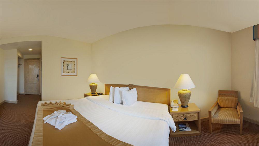 Four Points By Sheraton Santo Domingo Exterior photo